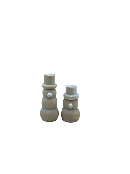 2 houten sneeuwpopjes van voren.