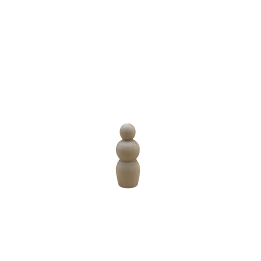 Houten poppetje in zandlopervorm van circa 7.5 cm.