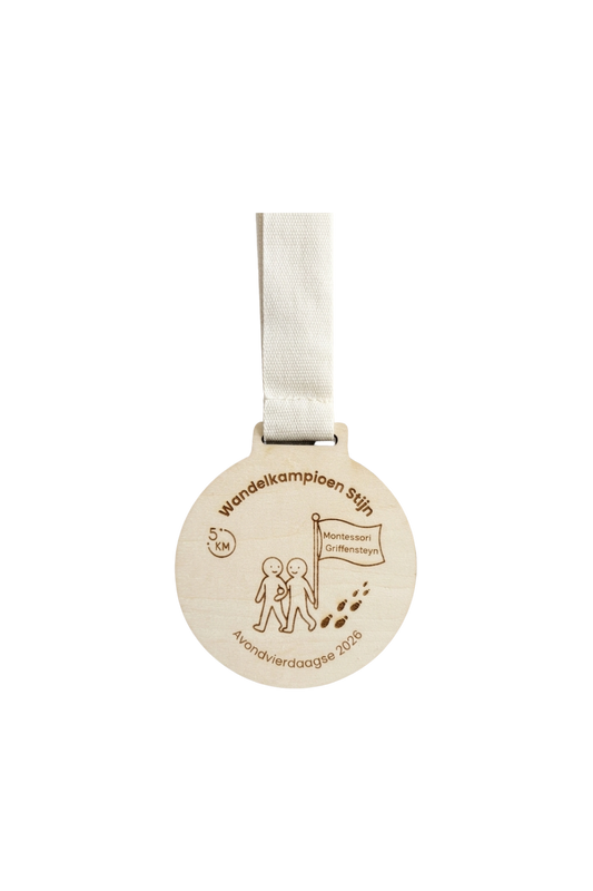 Gepersonaliseerde houten medaille met lint.