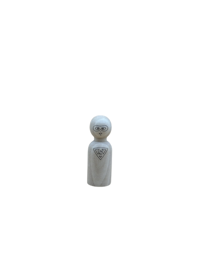 Afbeelding van 1 houten poppetje (pegdoll) met een gegraveerd superhelden masker en logo. 