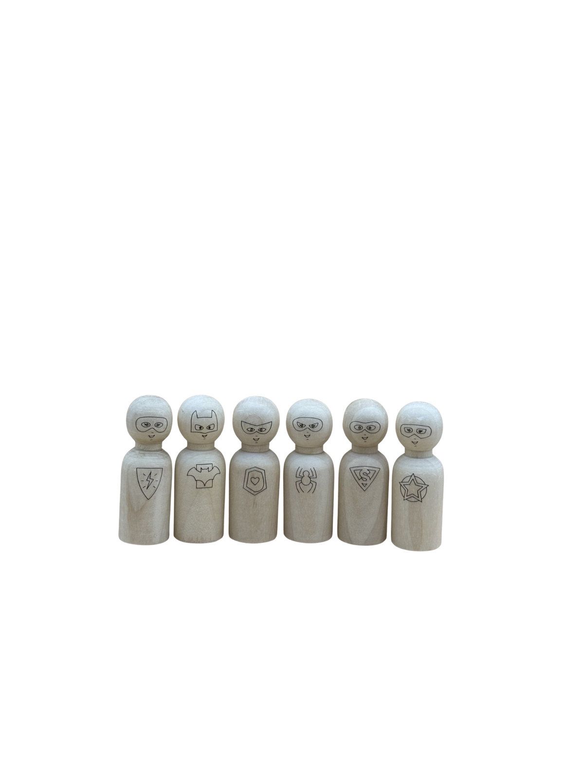6 houten poppetjes (pegdolls) met gegraveerde maskers en logo's van superhelden. 
